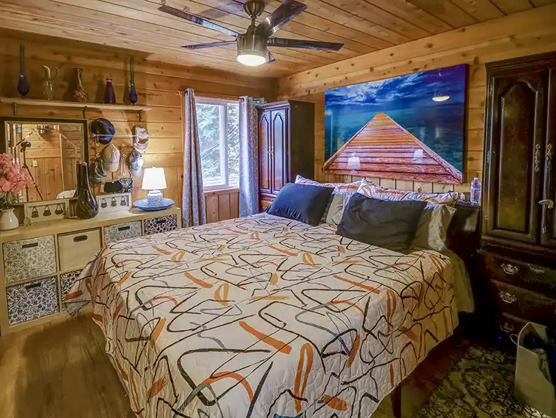 Rollins Lakeside Inn Resort - Cabin Bedroom